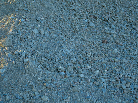 Lagerplatz f&uuml;r Baumaterial Kies und Stein