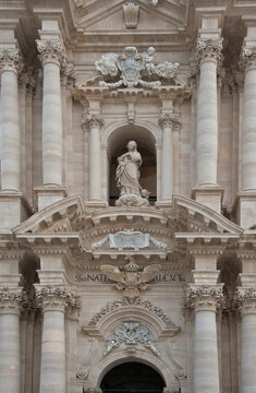 Facade detail of the Cathedral of Syracuse (Duomo di Siracusa) featuring the statue of the Virgin Mary, Ortigia Island, Sicily, Italy.