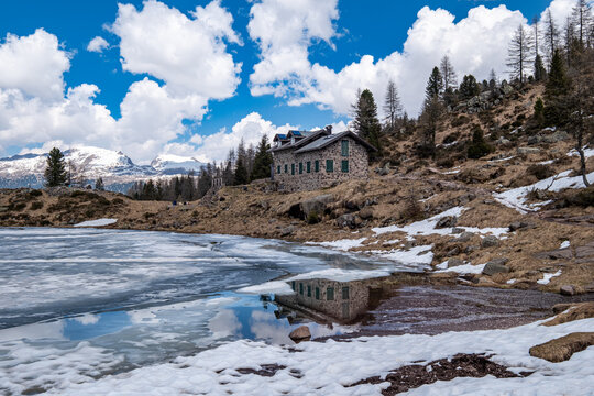 Trentino, panorama del lago di Colbricon
