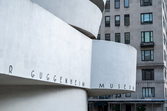 New york, usa august 18,2024. Solomon r. Guggenheim museum's iconic frank lloyd wright spiral design in manhattan, showcasing modern concrete architecture