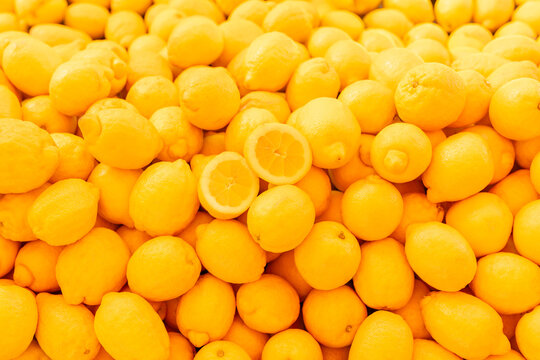 lost of fresh lemons