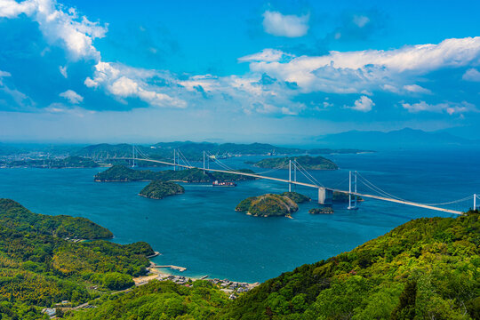 日本　青空と亀老山展望公園から眺めるしまなみ海道