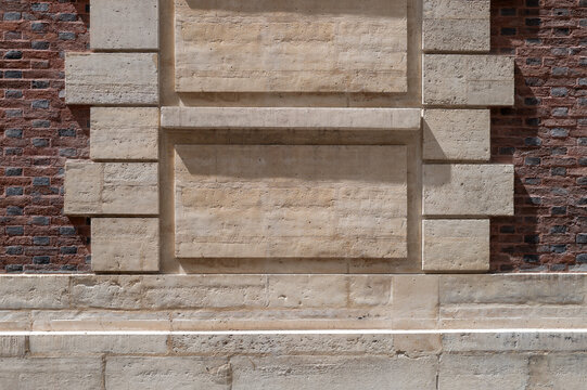 Mur pierre et briques classique