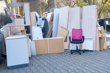 Discarded household items furniture placed outdoor, bulk waste pickup, renovation in residential neighborhood, minimalism, sustainability, collecting and recycling reduce environmental pollution © kittyfly