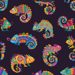 Fototapeta premium Mexican chameleon animals seamless pattern background of funny lizards. Cartoon chameleons pattern of tropical lizards with Mexican floral pattern or Latin art ornament of bright vibrant flowers
