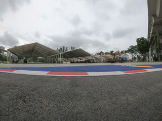 Obraz premium Singapore / December 2017: Dismounting of the Formula One Racing track at Marina Bay Street Circuit. 