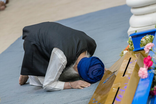 Sikh man doing Matha Tek at Gurdwara