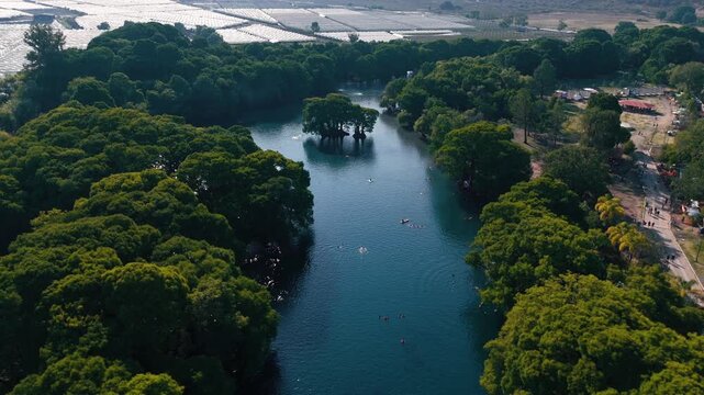  Lago de Cam&eacute;cuaro en Michoac&aacute;n desde vista de drone