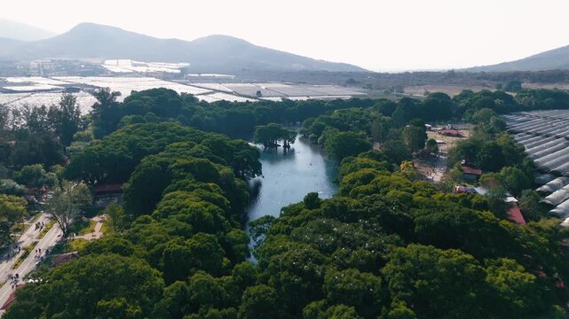  Lago de Cam&eacute;cuaro en Michoac&aacute;n desde vista de drone