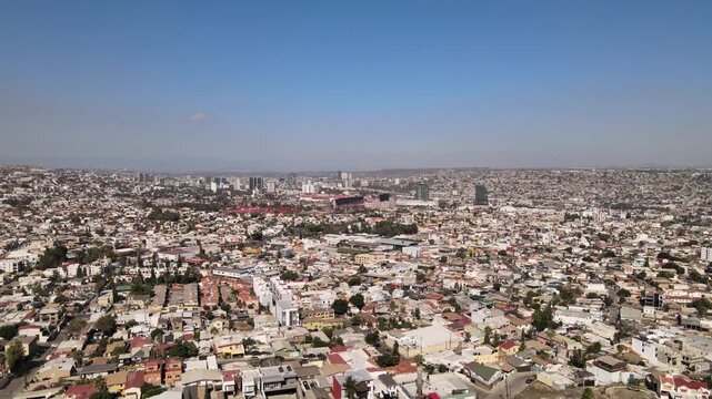 Vista a&eacute;rea panor&aacute;mica de la ciudad de Tijuana por la ma&ntilde;ana, Baja California, M&eacute;xico