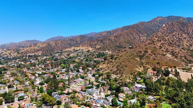Verdugo Motorway in the Verdugo Mountains in Glendale, California, USA. Lush green Brand Park at the mountain top.