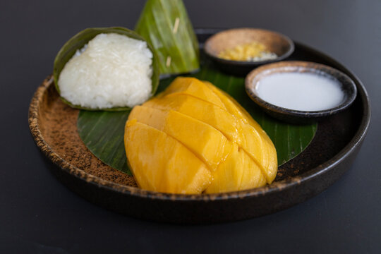 Delicious Plate of Thai Mango and Sticky Rice 