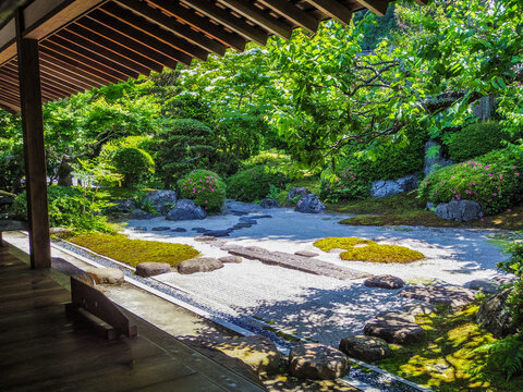 枯山水庭園 Images – Browse 946 Stock Photos, Vectors, and Video