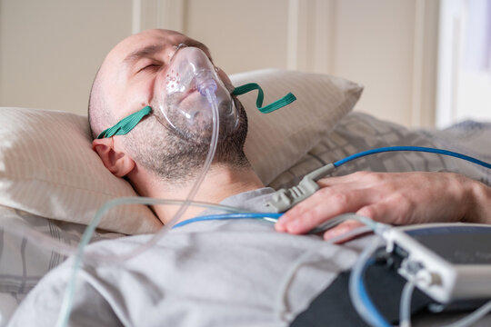 male patient oxygen nasal mask, diagnostic sleep study, clinical treatment obstructive apnea ventilation interface, medical respiratory monitoring, healthcare home equipment, illness management