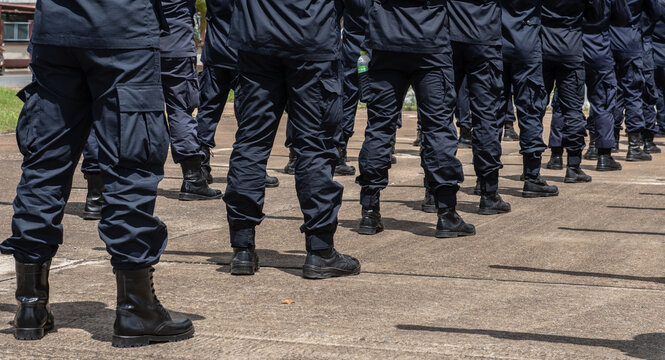 Riot police control the crowd refresher training using hand signals as symbols in accordance with the public assembly control Act 