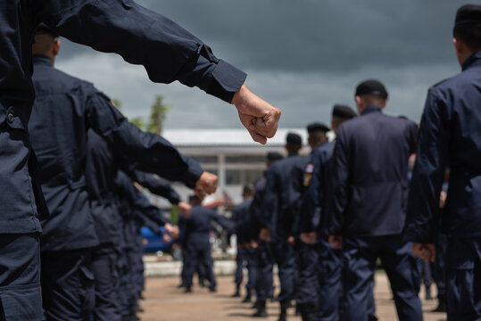 Riot police control the crowd refresher training using hand signals as symbols in accordance with the public assembly control Act 
