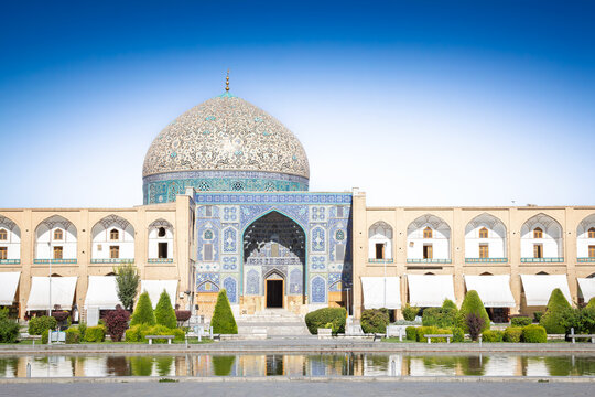 Sheikh Lotfollah Mosque on Naqsh-e Jahan Square (Imam Square) in Isfahan, Iran, with its Safavid tiled dome and iwan facade in bright afternoon light, a landmark of Persian and Shia architecture.