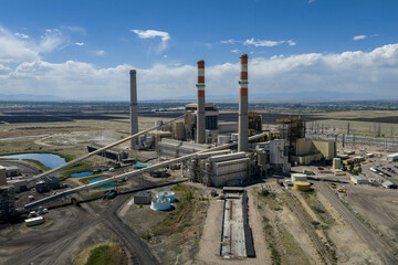 Obraz premium Drone aerial photograph of a coal-fired power station southeast of Pueblo, Colorado.