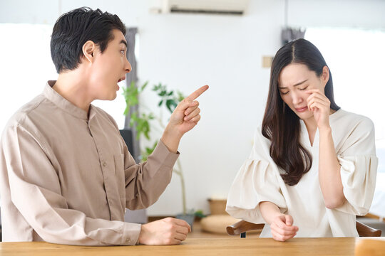 夫婦の口論・モラハラに泣く妻　DV