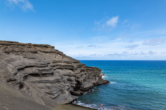  Puāuāomahana ( Tuff cone ), Surtseyan eruption. Papakōlea Green Sand Beach ( Olivine ), Mahana Bay. South Point (Ka Lae),  Island of Hawaii (The Big Island).  southern flank of Mauna Loa.
