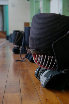 Kendo armour that covers the whole head: Men.