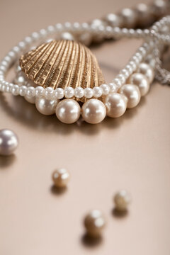 Pearl necklace and pearl, close up