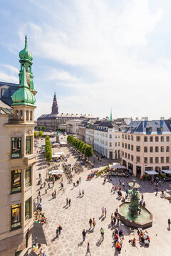 Denmark, Copenhagen, Stroget, shopping area, Amagertorv square with fountain
