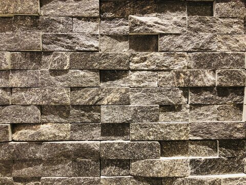 ごつごつとした石の四角いブロック外壁　背景　テクスチャ
