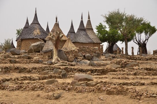 Village with typically thatched rondavels in the Mandara Mountains, Cameroon, Central Africa, Africa