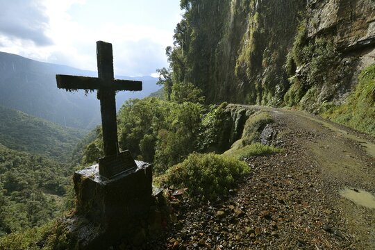 Roadside cross, death road, Camino de la Muerte, Yungas road between La Paz and Coroico, Bolivia