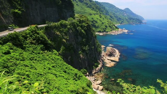 日本海を臨む丹後半島の断崖