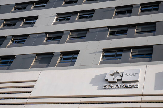Madrid, Spain; 02-03-2026: Perfectly aligned windows belonging to the facade of a hospital in the Community of Madrid, colored gray and white, with the Madrid Health logo in one corner