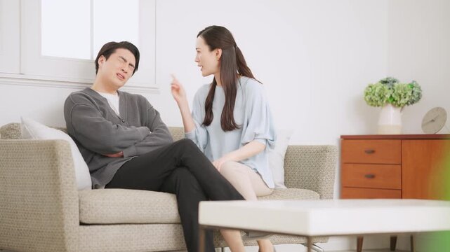 意見が合わないカップル