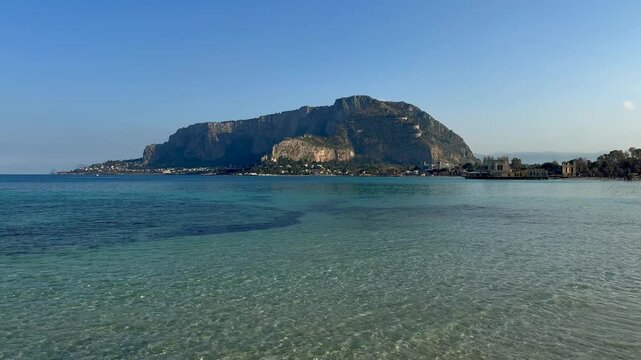 Video of the Mondello beach, in background monte Pellegrino.	