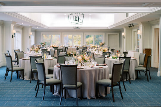 Elegant banquet setting. Sophisticated banquet hall with stylish table arrangements