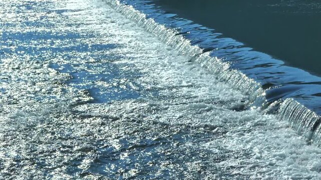 流れる清流