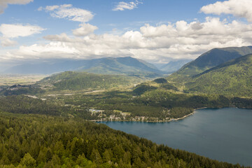 Obraz premium Aerial Panoramic View of Mountains, Valley and Lake Near Chilliwack in British Columbia, Canada