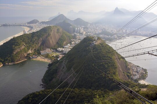 Cable car to the P&atilde;o de A&ccedil;&uacute;car or Sugarloaf Mountain, stop on the Morro da Urca, Botafogo, Rio de Janeiro, State of Rio de Janeiro, Brazil