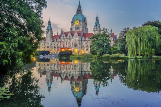 Back of the New Town Hall at the Maschteich in the Maschpark at dusk, Hanover, Lower Saxony, Germany