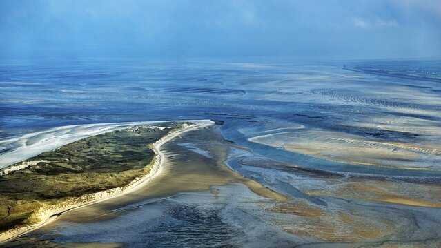Amrum Odde, aerial view, northern tip near Norddorf, North Frisian island of Amrum, island of F&ouml;hr on the horizon, Schleswig-Holstein Wadden Sea National Park, North Sea, Schleswig-Holstein, Germany