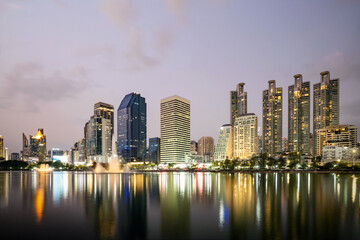 Obraz premium Beautiful night Bangkok Thailand, iconic cityscape for business and travel.