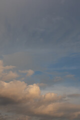 Obraz premium Dramatic Sky with Clouds at Dusk