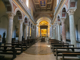 Interior view of Basilica of San Nicola in Carcere with ancient columns and wooden ceiling in Rome, Italy © Buffy1982