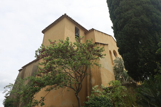 Chapelle Saint Fran&ccedil;ois, chapelle de style roman, ville de  Bormes les Mimosas, d&eacute;partement du Var, France