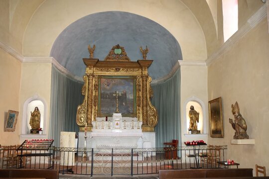 Chapelle Saint Fran&ccedil;ois, chapelle de style roman, ville de  Bormes les Mimosas, d&eacute;partement du Var, France