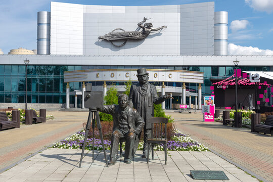 YEKATERINBURG, RUSSIA - AUGUST 22, 2025: Monument to the Lumiere brothers at the Kosmos Cinema and Concert Complex. Yekaterinburg