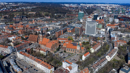Obraz premium Aerial View of Gdansk City Center with Historic Churches and Modern Buildings