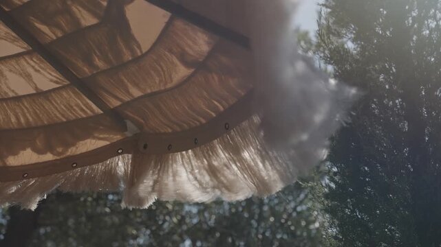 parasol moving in the wind