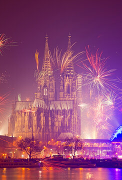 Germany, North Rhine-Westphalia, Cologne, Cologne cathedrale at New Year's Eve with fireworks
