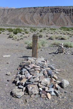 Grab in einer Geisterstadt im Death Valley